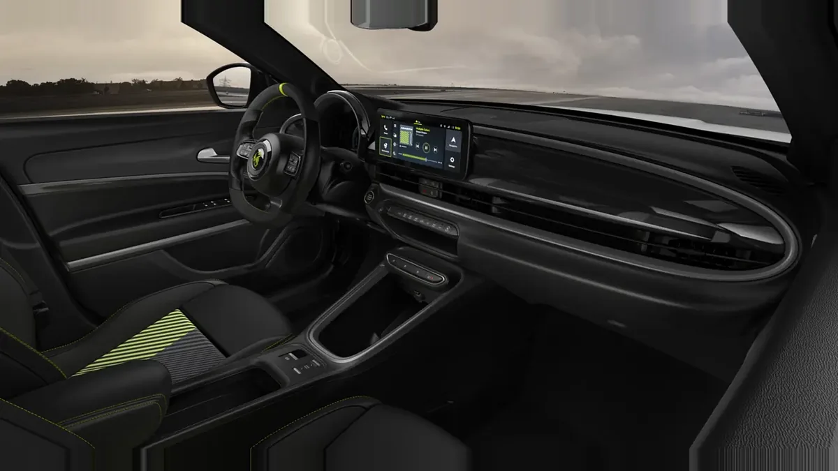 Abarth 600e Turismo en renting en Elche — Interior