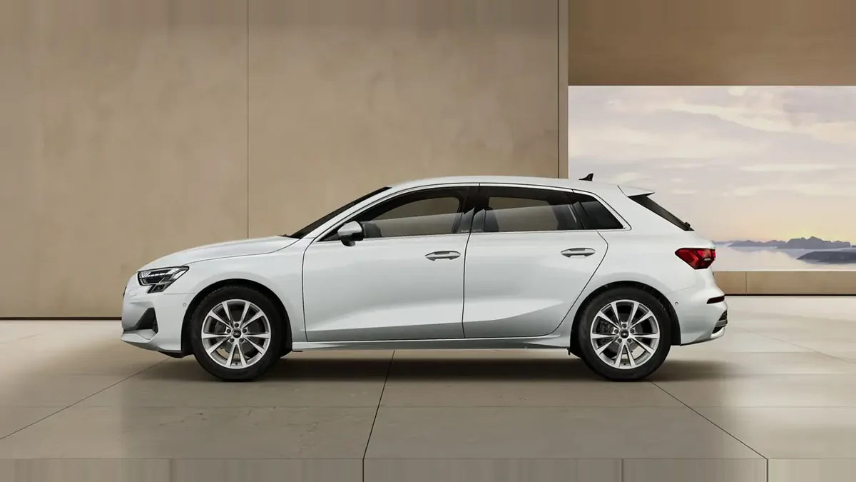 Audi A3 Sportback Advanced TFSI S Tronic en renting en Elche — Lateral