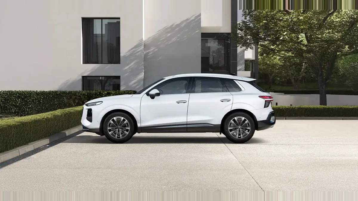 Audi Q3 Advanced TFSI 110kW S Tronic en renting en Elche — Trasera