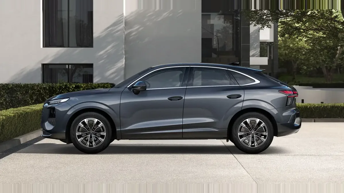 Audi Q3 Sportback Advanced TFSI 110kW S Tronic en renting en Elche — Lateral