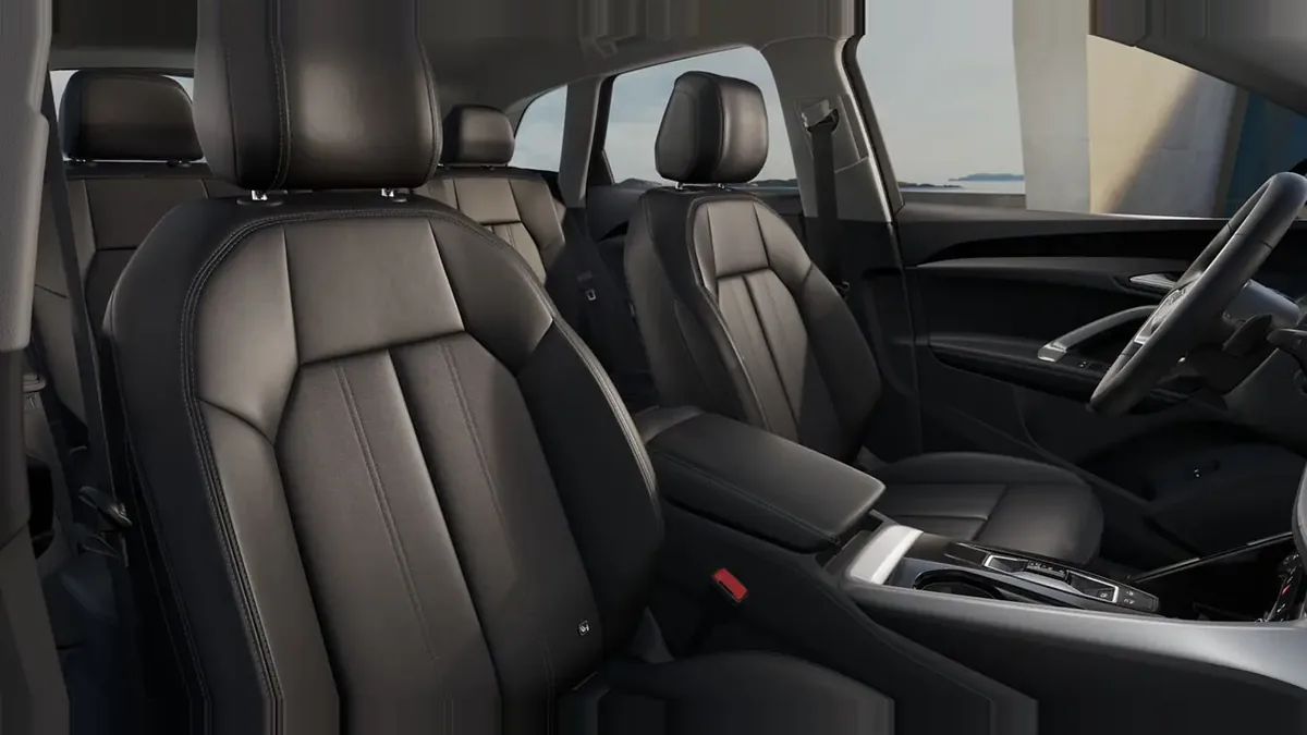 Audi Q5 Advanced e-hybrid quattro 220kW S tronic en renting en Elche — Interior