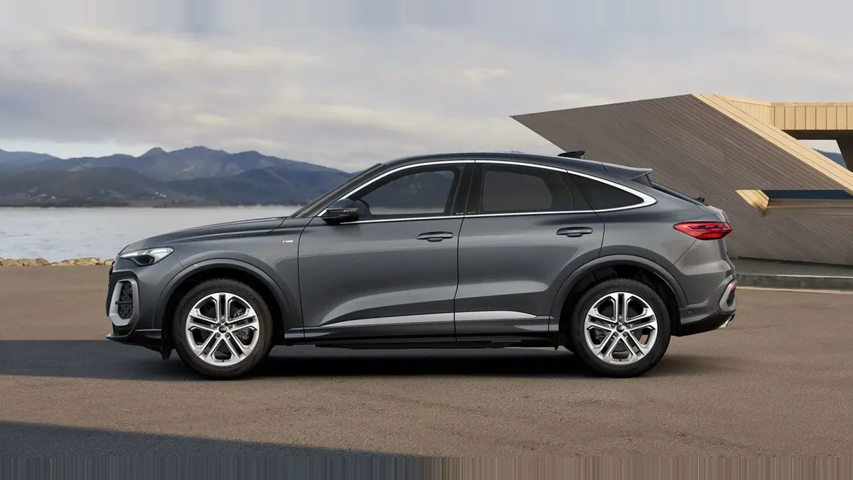 Audi Q5 Sportback S line TDI quattro 150kW (204CV) S tronic en renting en Elche — Lateral