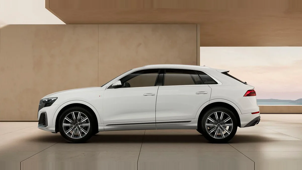 Audi Q8 SUV S line 45 TDI Quattro Tiptronic en renting en Elche — Lateral