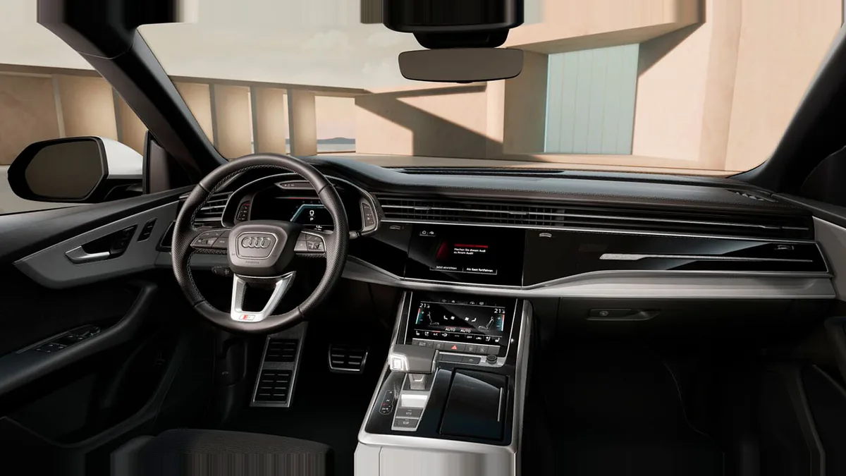 Audi Q8 SUV S line 45 TDI Quattro Tiptronic en renting en Elche — Delantera