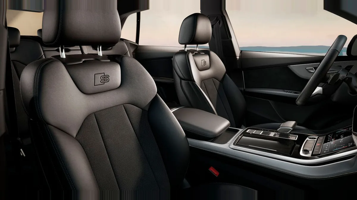 Audi Q8 SUV S line 45 TDI Quattro Tiptronic en renting en Elche — Interior