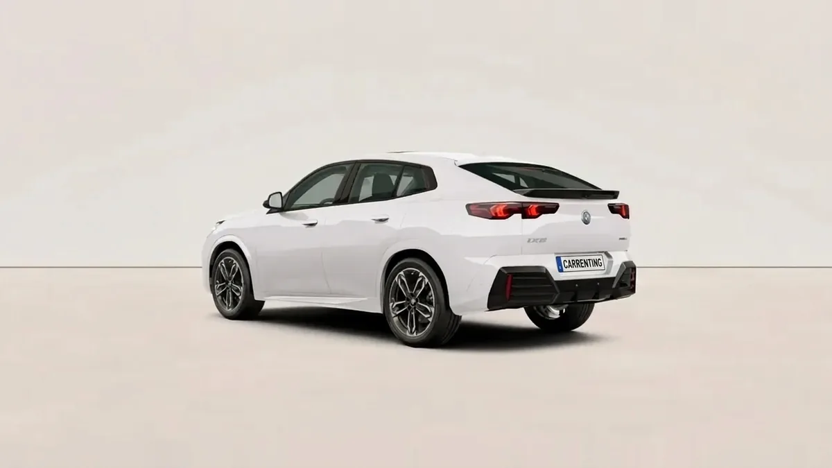 BMW ix2 eDrive20 en renting en Elche — Trasera