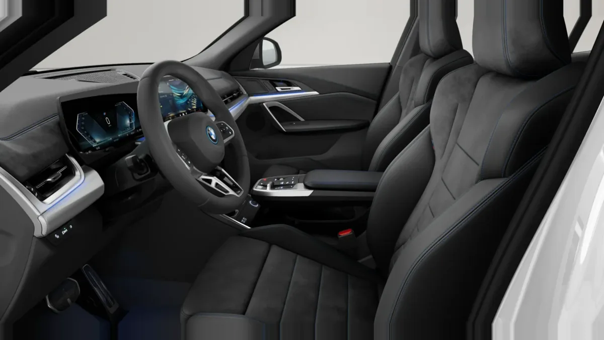 BMW ix2 eDrive20 en renting en Elche — Interior