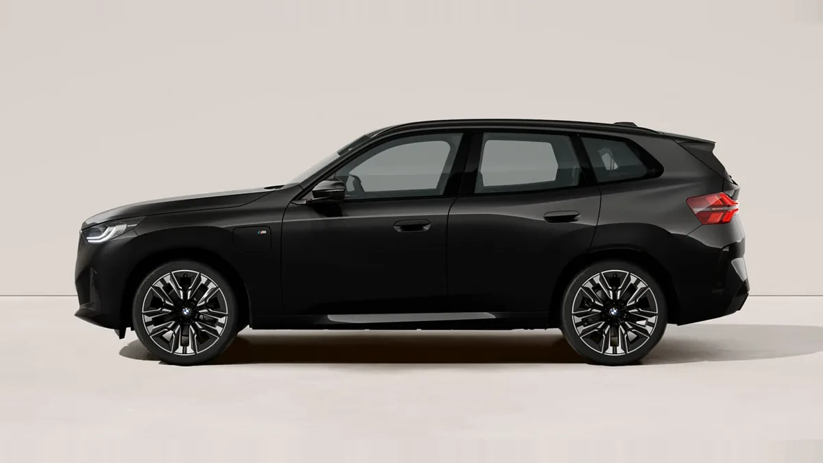 BMW X3 30e xDrive en renting en Elche — Lateral