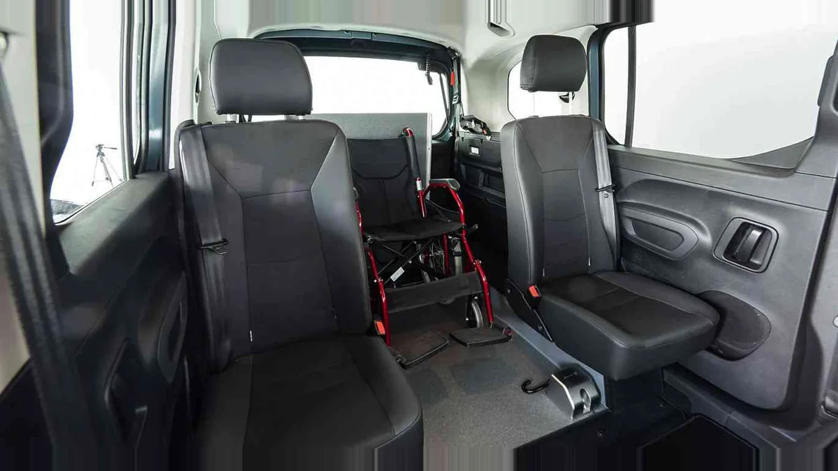 Citroën Berlingo Talla M BlueHDi 100 YOU L1 N1 Adaptado en renting en Elche — Interior