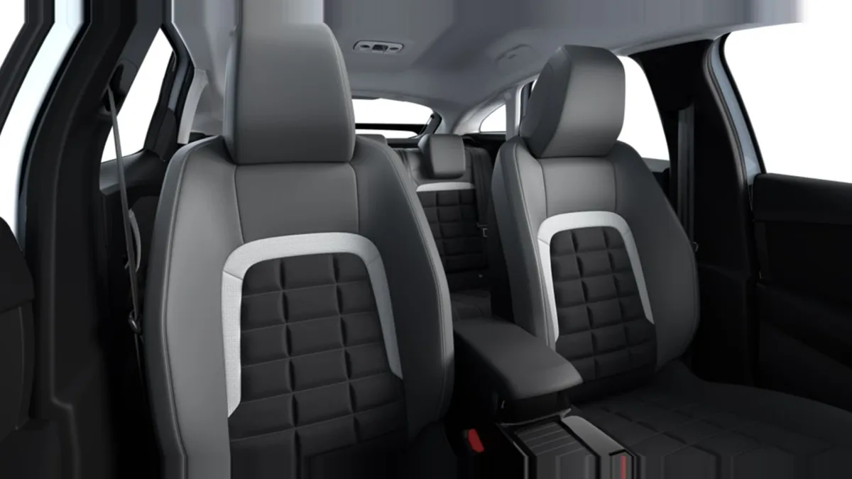 Citroën C4 Hybrid145CV Business Edition en renting en Elche — Interior