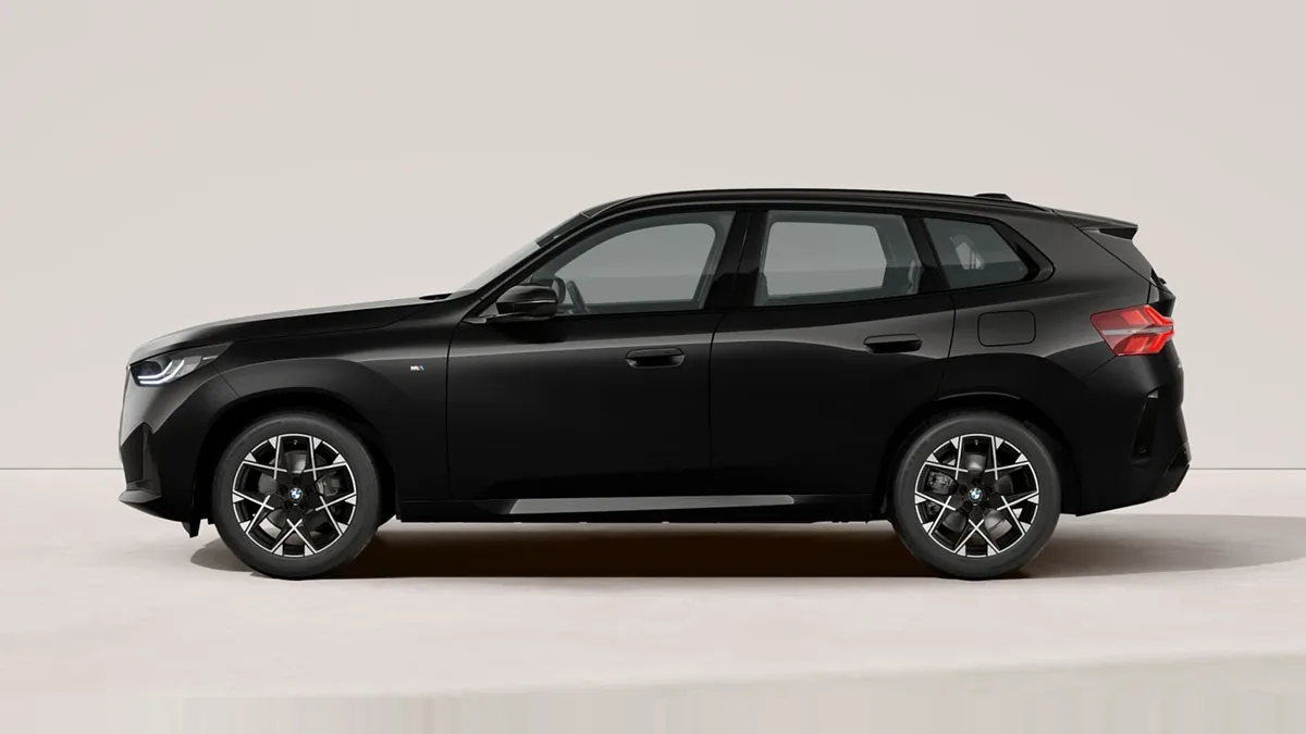 BMW X3 20d xDrive en renting en Elche — Lateral