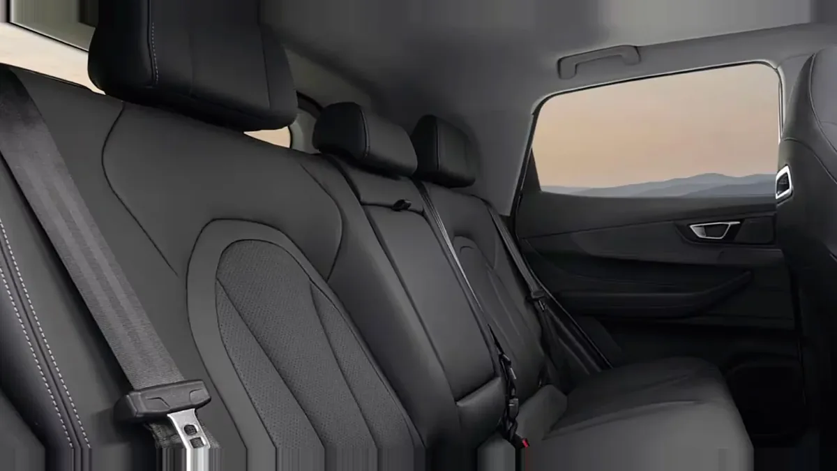 Ebro s400 1.5 DHE HEV Excellent CVT GRY en renting en Elche — vista 7