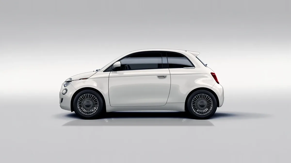 Fiat 500 TORINO 1.0 HYBRID 48KW 65CV (MANUAL) en renting en Elche — Lateral