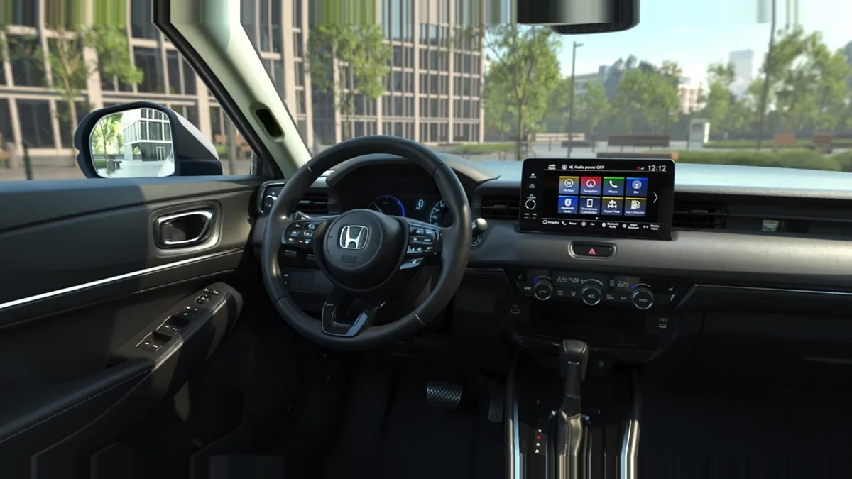 Honda HR-V 1.5 i-MMD Elegance 131CV MA en renting en Elche — Trasera