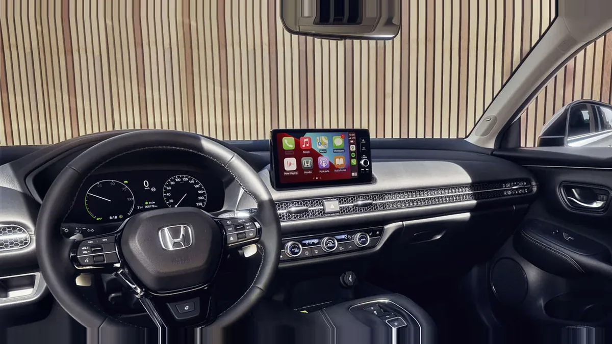 Honda ZR-V 2.0 i-MMD Sport 184CV MA en renting en Elche — Delantera
