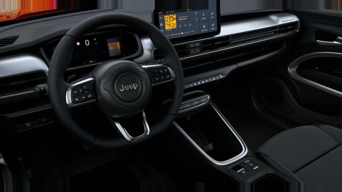 Jeep AVENGER E-HYBRID ALTITUDE en renting en Elche — vista 6