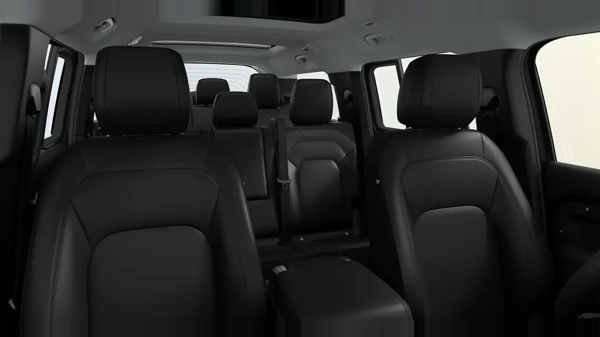 Land Rover Defender 3.0D I6 250S MHEV en renting en Elche — Interior
