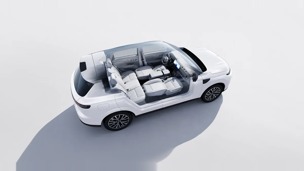 Leapmotor B10 REEV 18.8 kWh Life AT en renting en Elche — Trasera