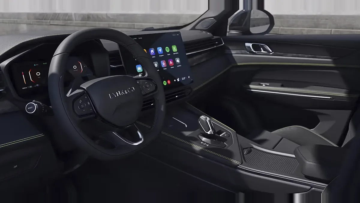 Lynk & Co 01 1.5 PHEV Core en renting en Elche — Delantera