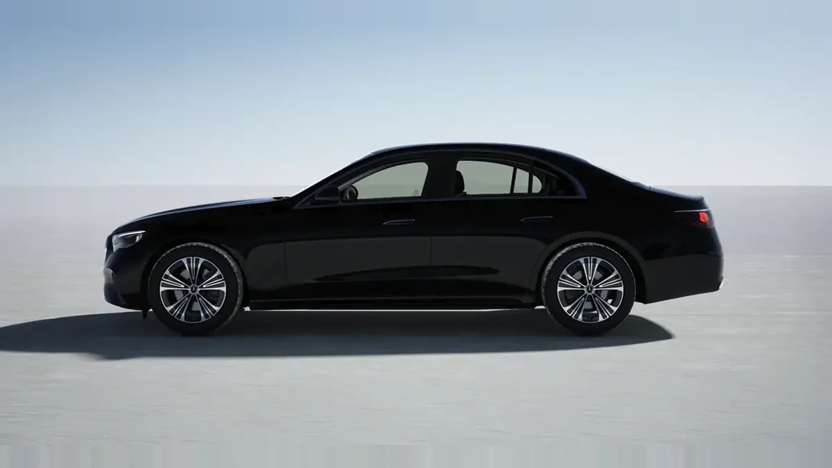 Mercedes-Benz Clase E 200 en renting en Elche — Lateral