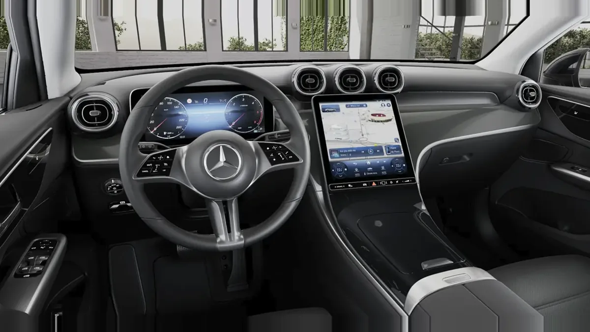 Mercedes-Benz GLC Coupé 220D 4MATIC en renting en Elche — Interior