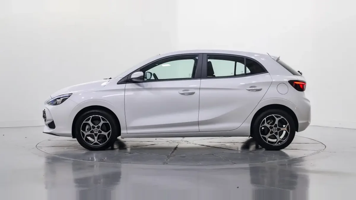 MG 3 Hybrid+ Business en renting en Elche — Lateral