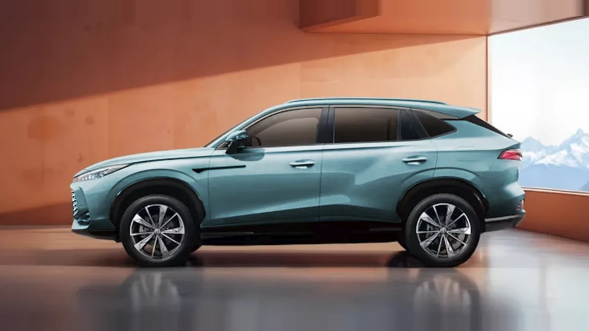 MG HS 1.5 Hybrid Comfort en renting en Elche — Lateral