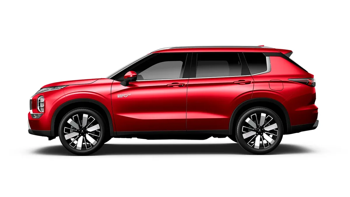 Mitsubishi Outlander PHEV Kaiteki 4WD 306CV en renting en Elche — Trasera