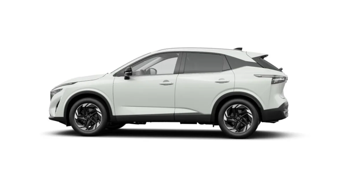 Nissan Qashqai DIG-T 158CV Mhev 4x4 Nconnecta AT en renting en Elche — Lateral