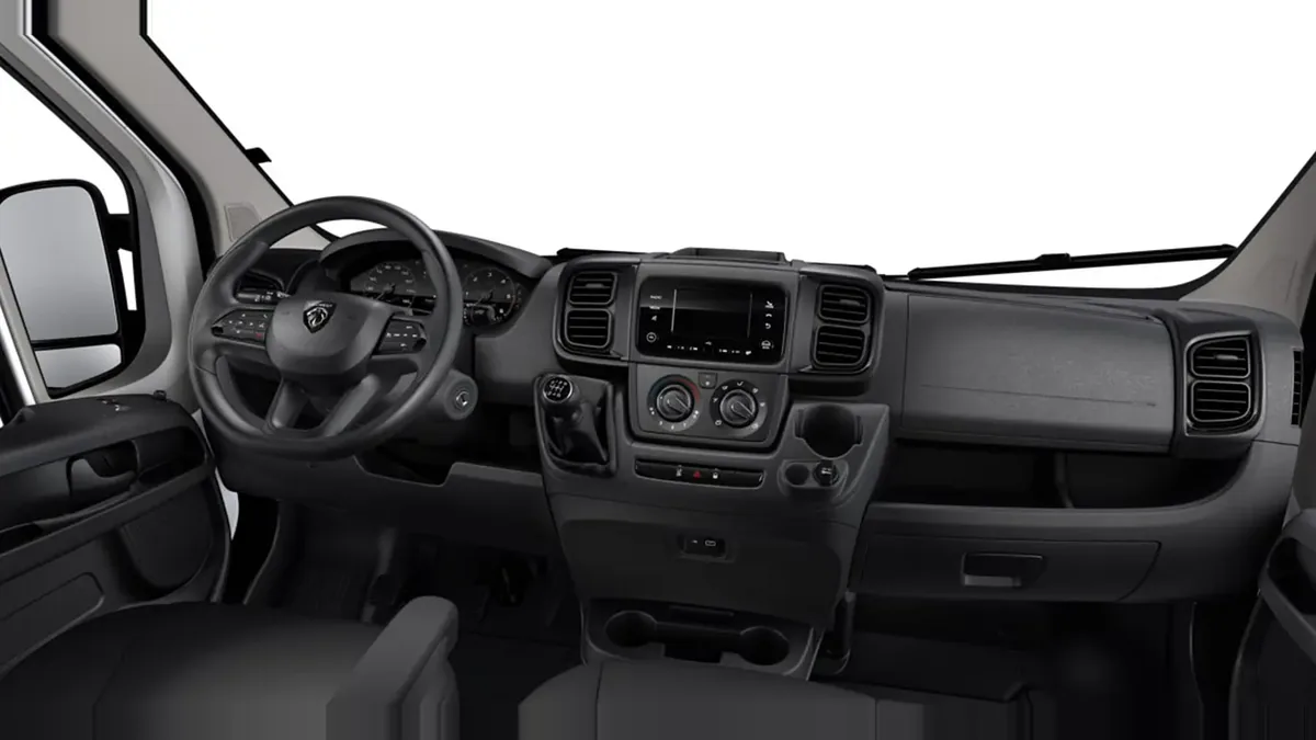 Peugeot Boxer 3.5 L2H2 BHDi S&S 6vel en renting en Elche — Delantera