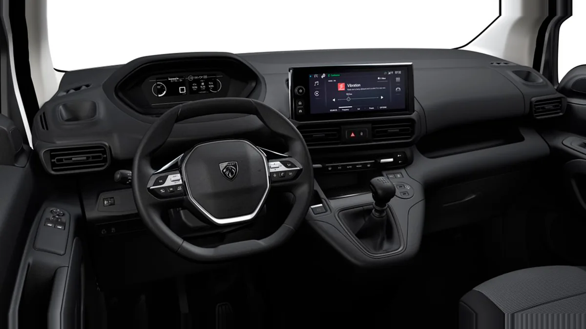 Peugeot Partner Furgón Diesel 1.5 BlueHDI S&S Standard 600kg 100 (MERCANCÍAS TERCEROS) en renting en Elche — Delantera