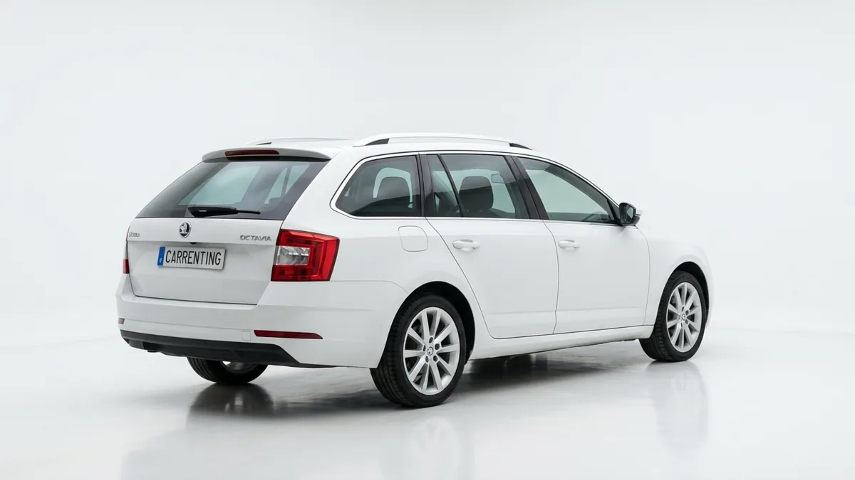 Škoda Octavia Limo Selection 2.0 TDI 150CV DSG 7vel en renting en Elche — Trasera
