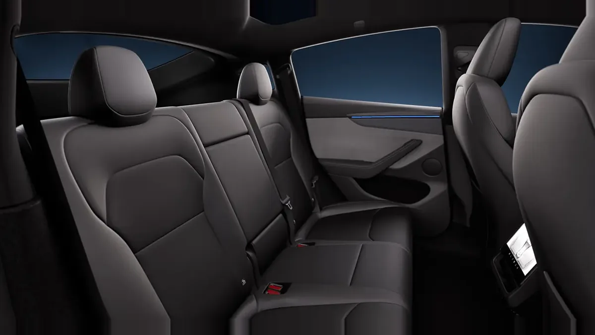 Tesla Model Y Performance AWD en renting en Elche — Interior
