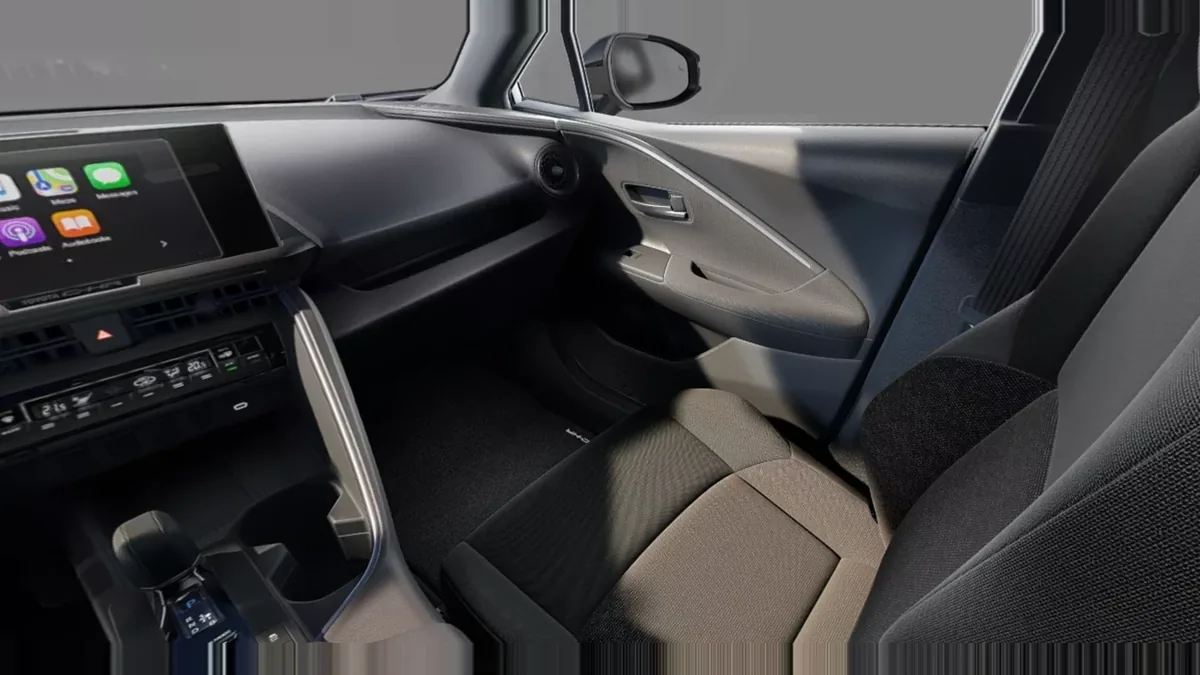 Toyota C-HR Business Hybrid 140 CW en renting en Elche — Interior