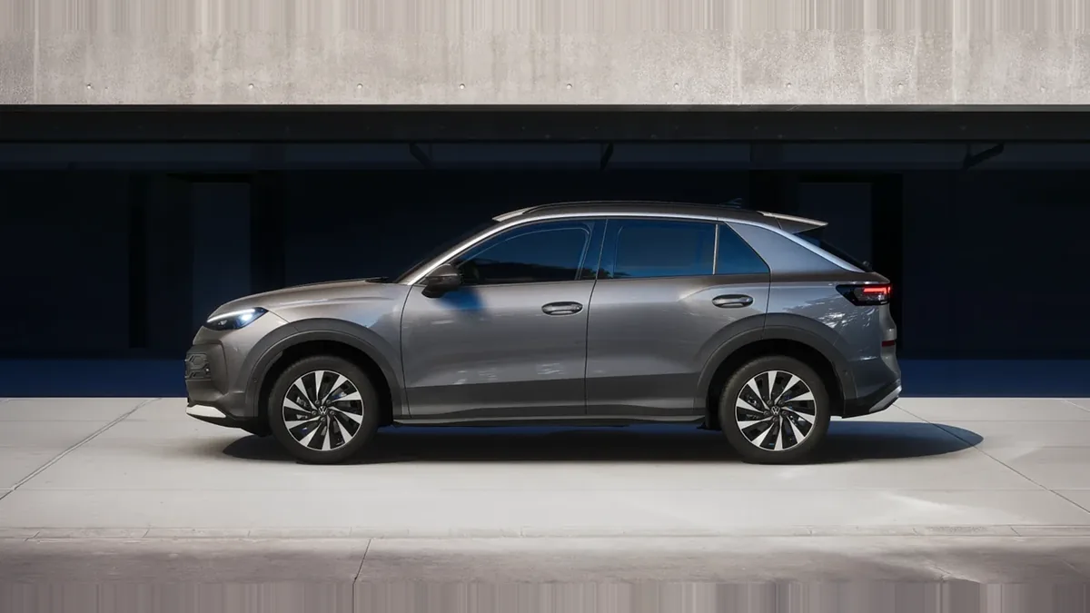 Volkswagen T-ROC Match 1.5 eTSI 85kW (116CV) DSG GRY en renting en Elche — Lateral